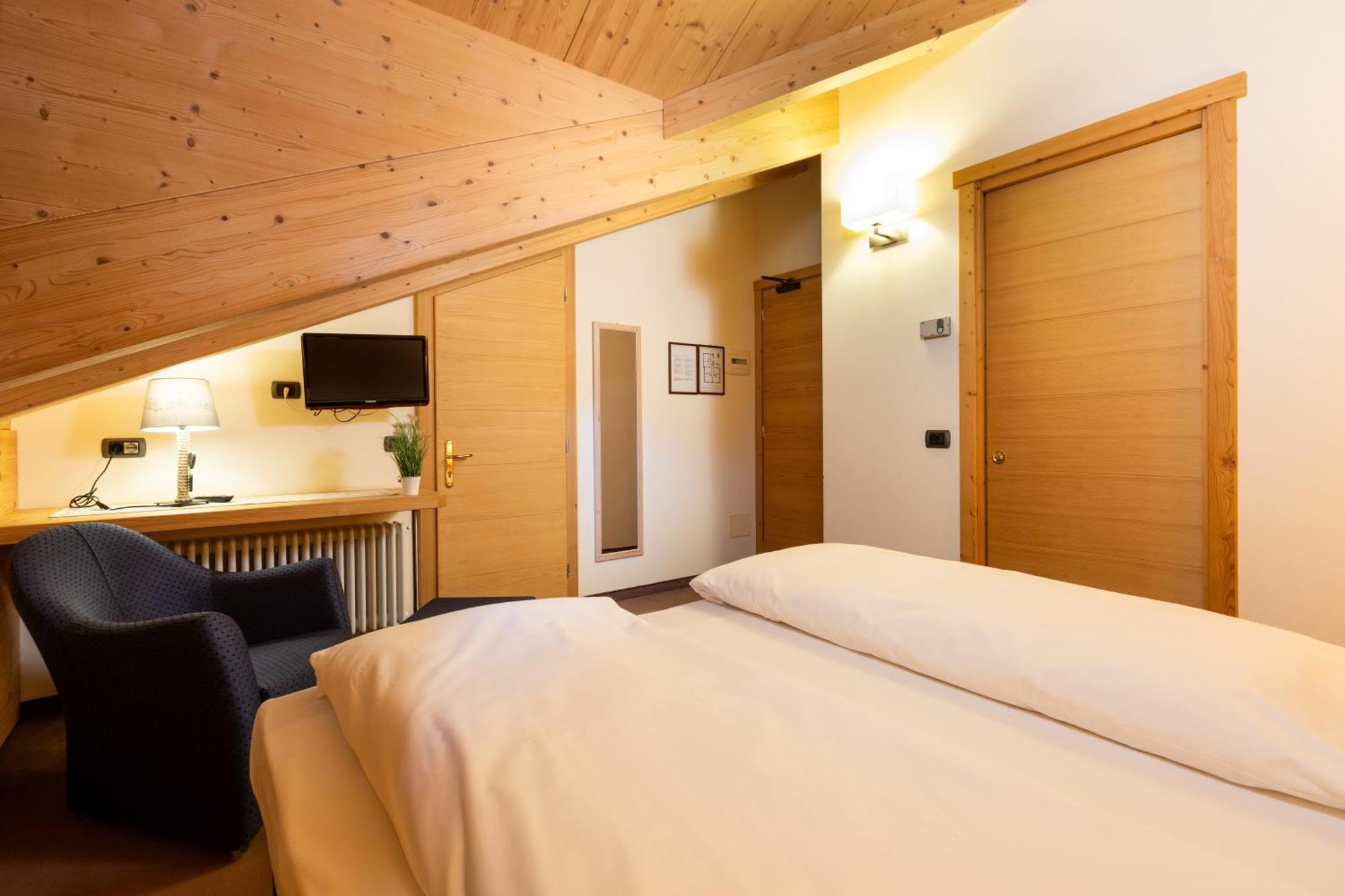 Hotel Cardo Изолача Екстериор снимка