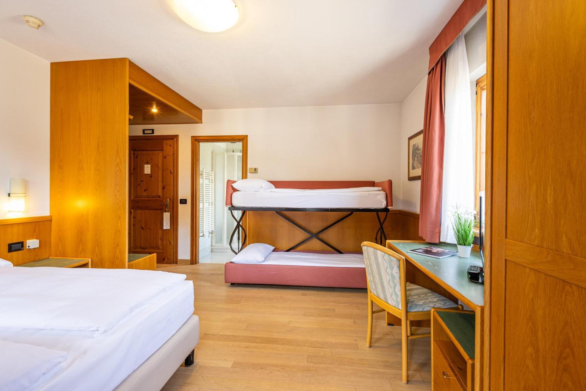 Hotel Cardo Изолача Екстериор снимка