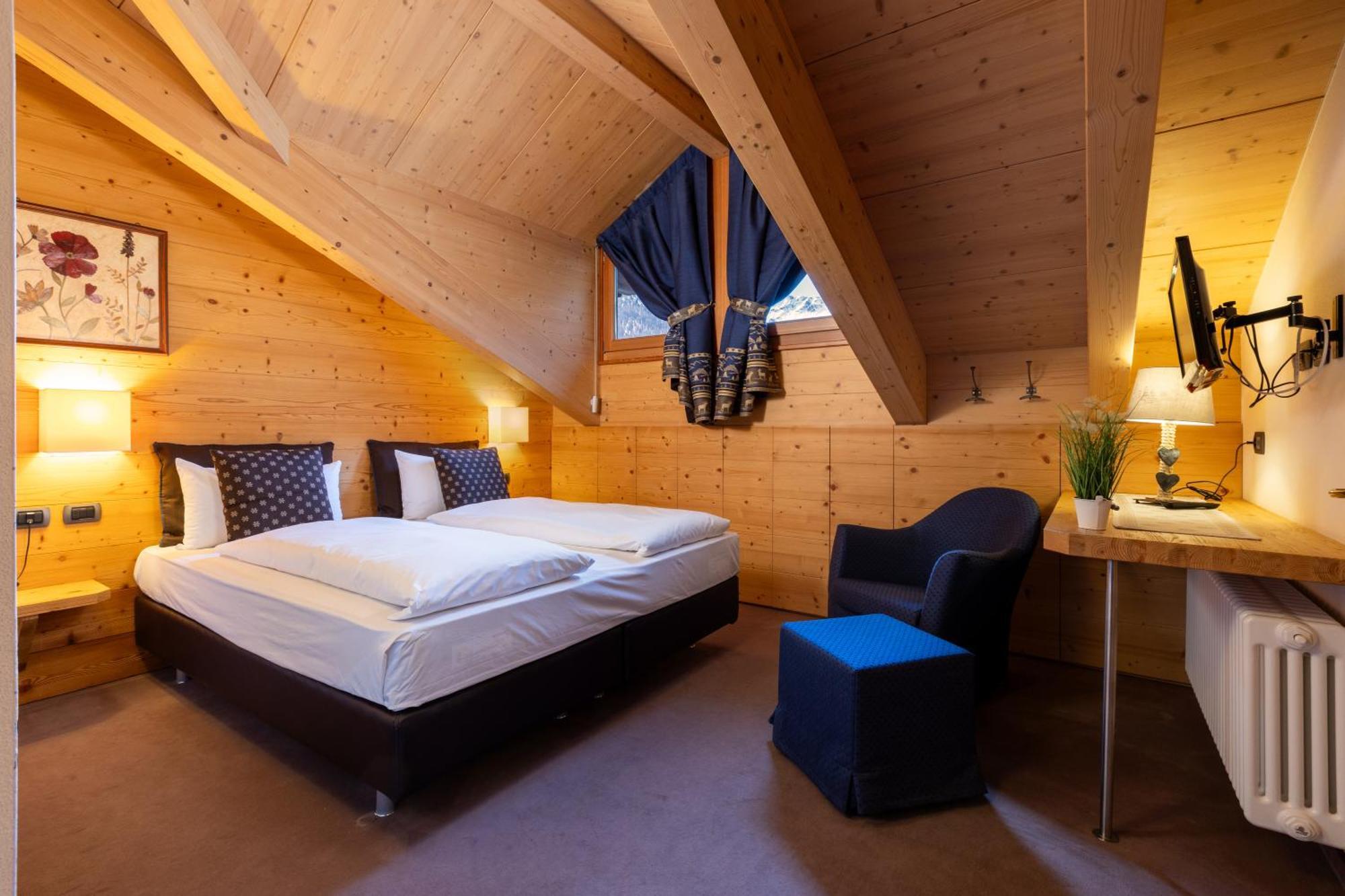 Hotel Cardo Изолача Екстериор снимка