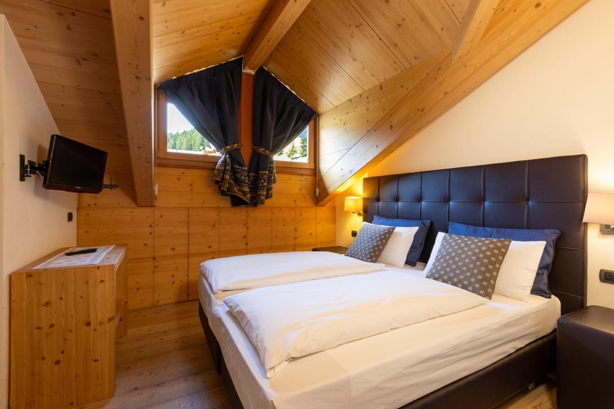 Hotel Cardo Изолача Екстериор снимка