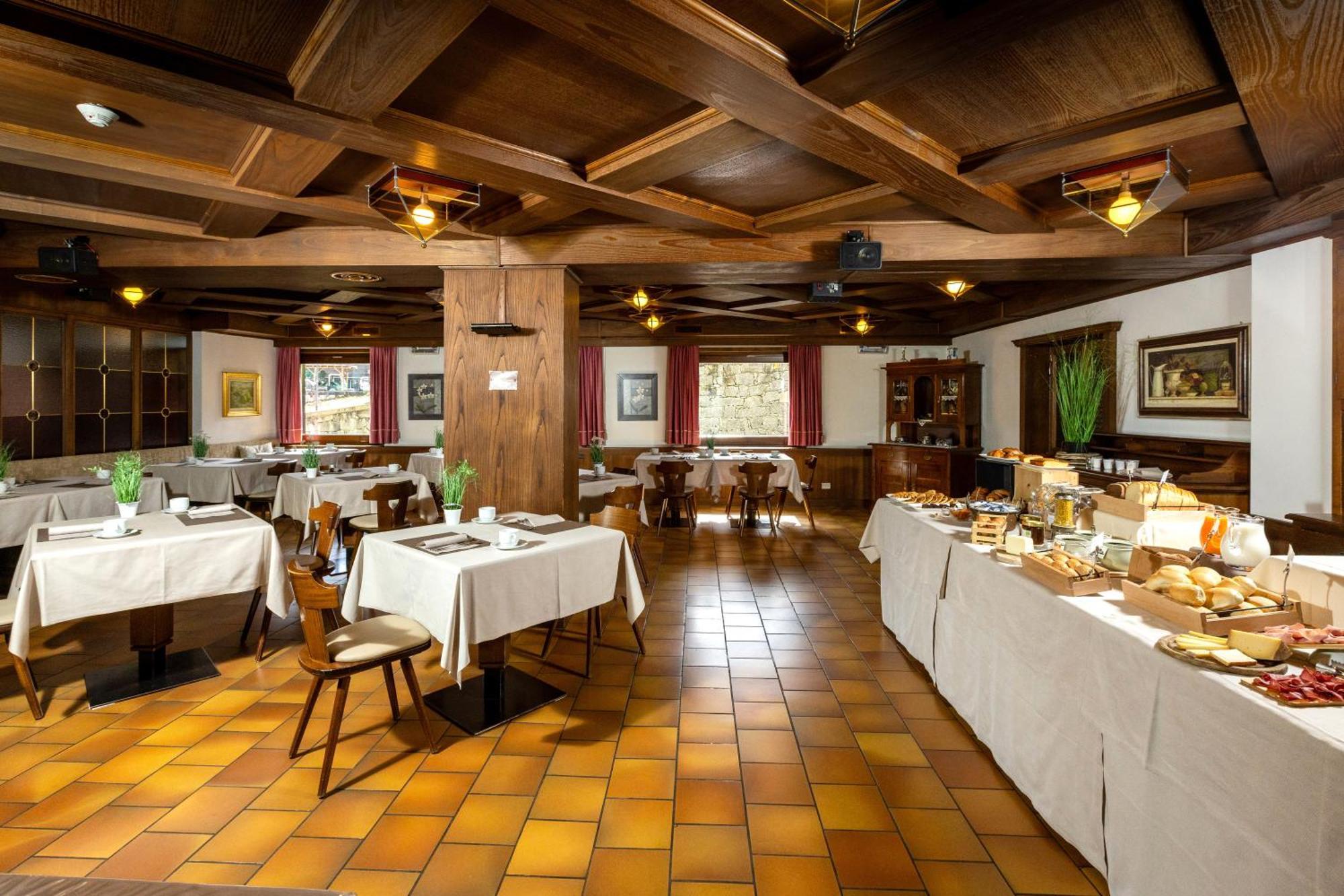 Hotel Cardo Изолача Екстериор снимка