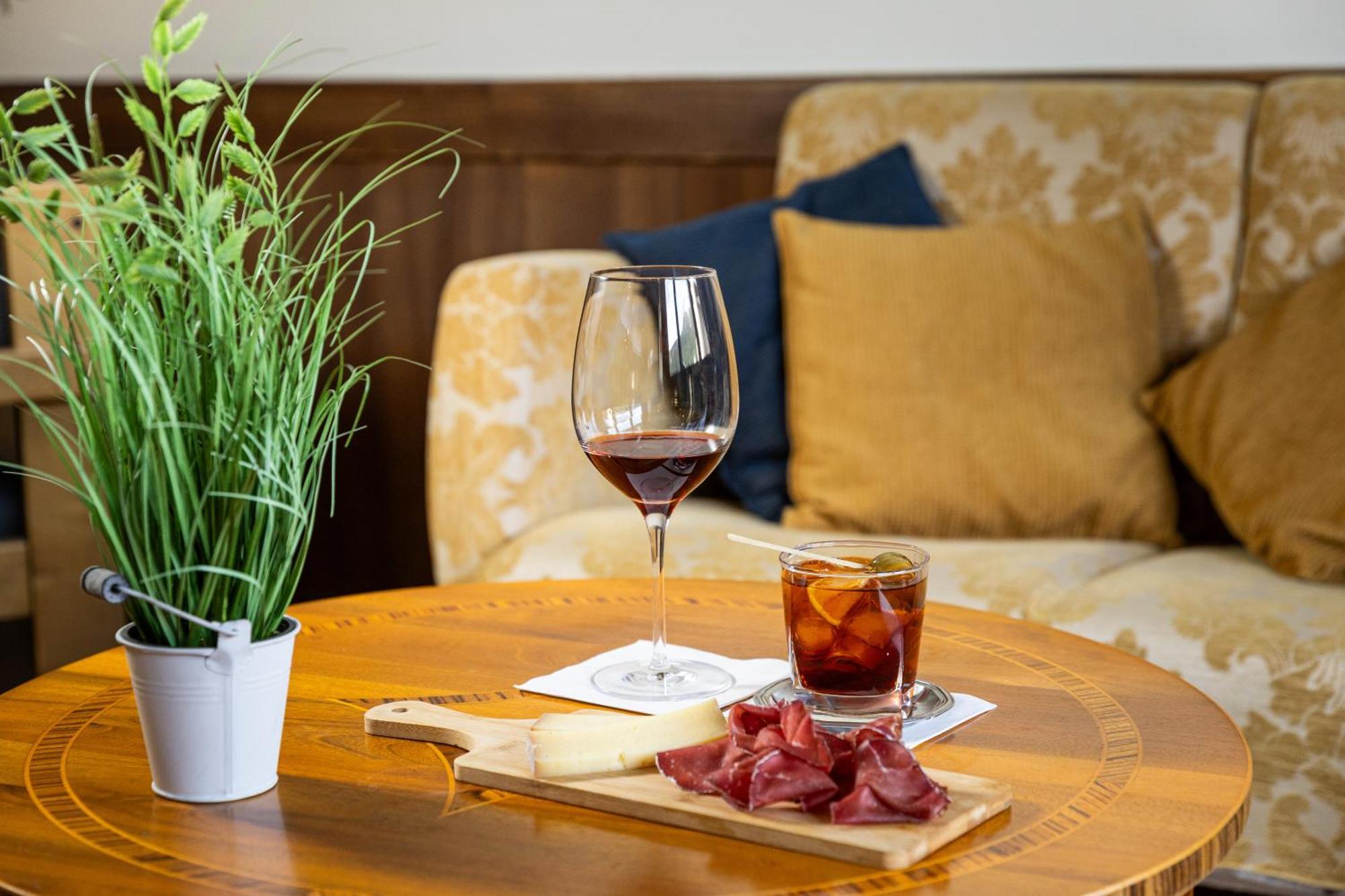 Hotel Cardo Изолача Екстериор снимка