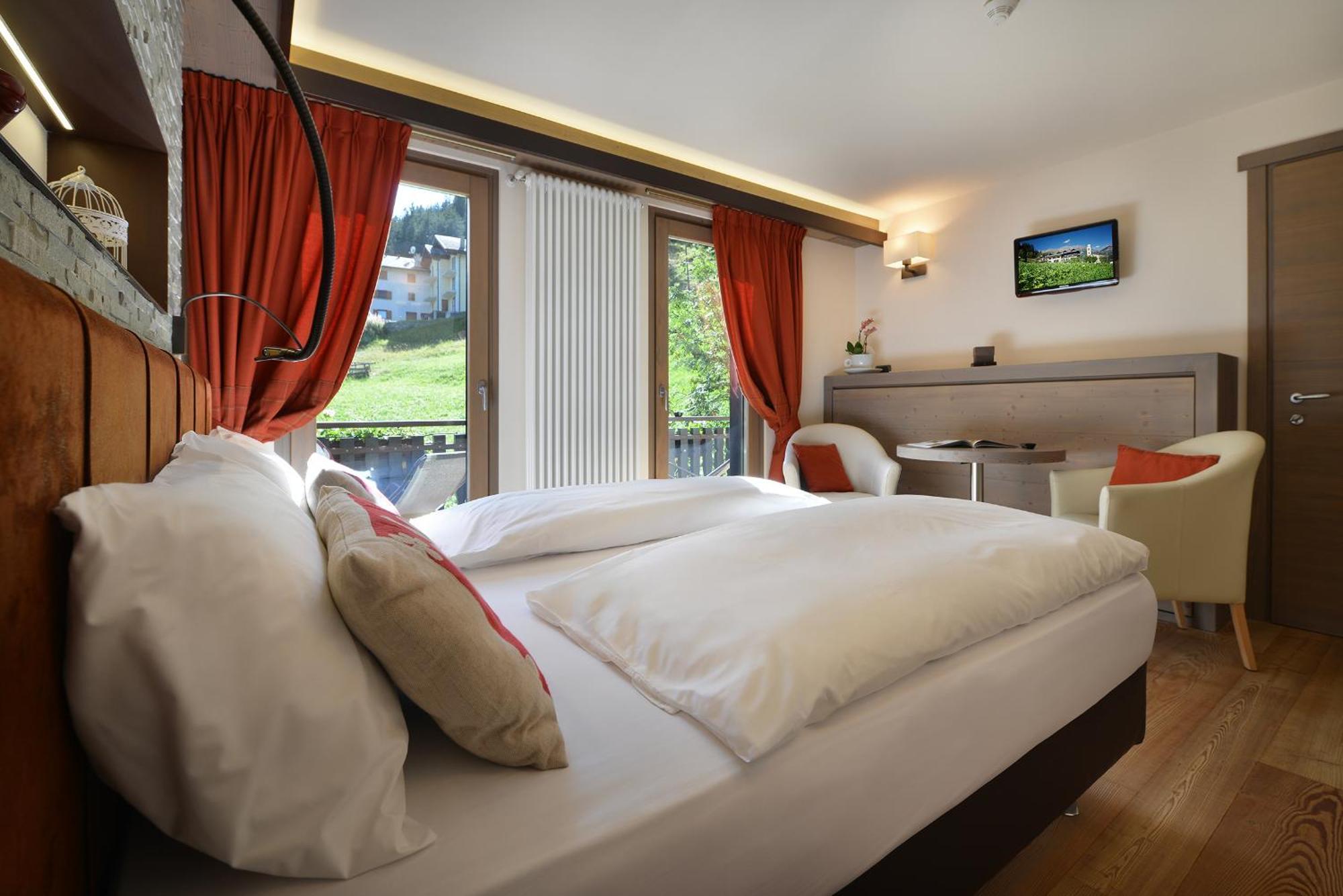 Hotel Cardo Изолача Екстериор снимка